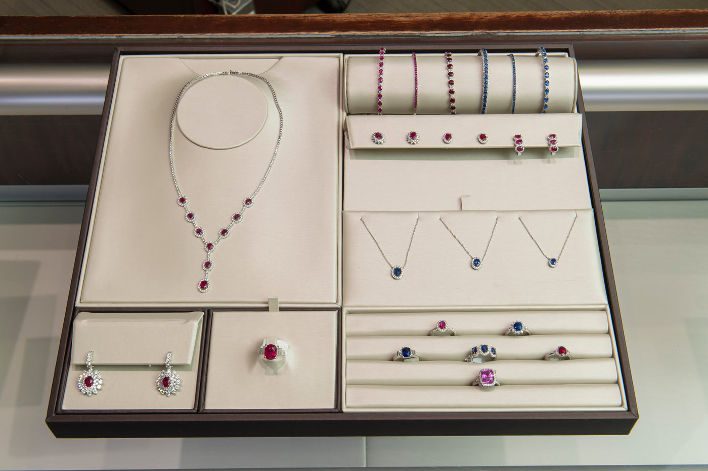 Modular Display Containers Modular Case Displays – Montagne Custom Packaging