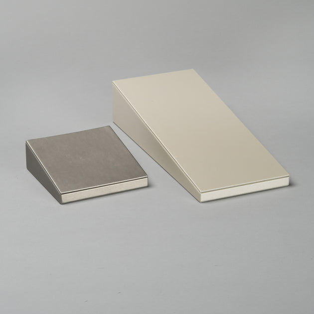 Neck Displays – Montagne Custom Packaging